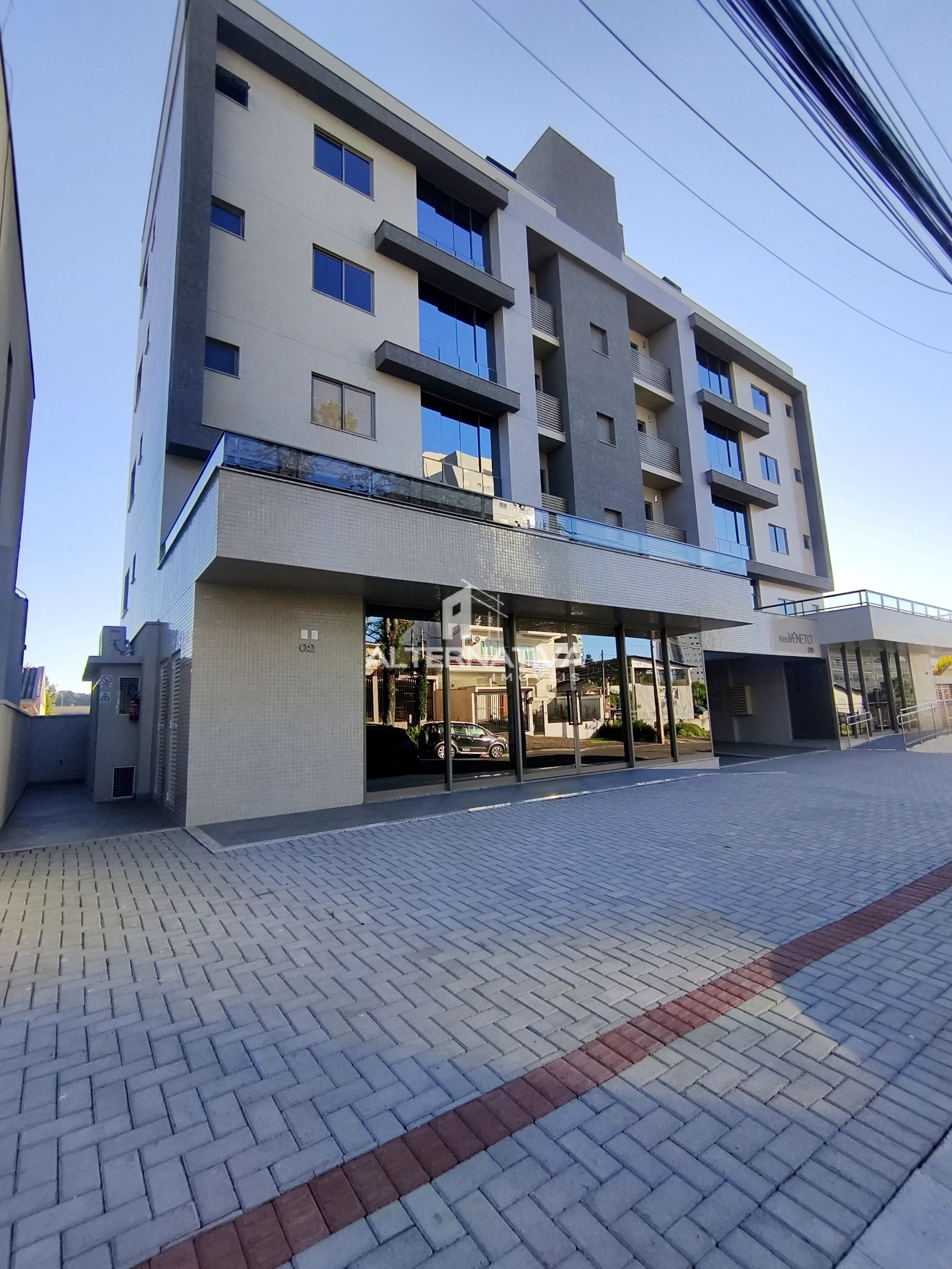 APARTAMENTO COM DUAS VAGAS DE GARAGEM