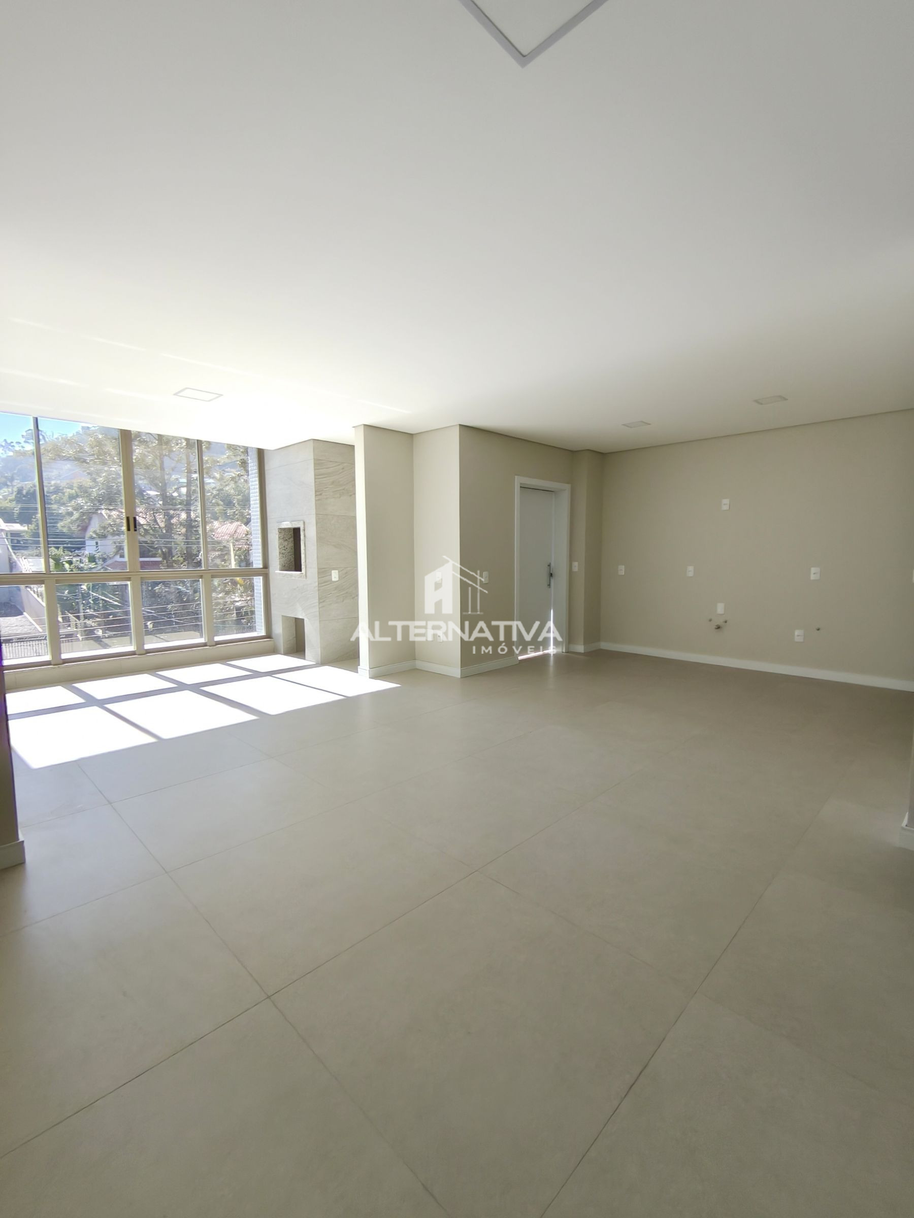 APARTAMENTO COM DUAS VAGAS DE GARAGEM