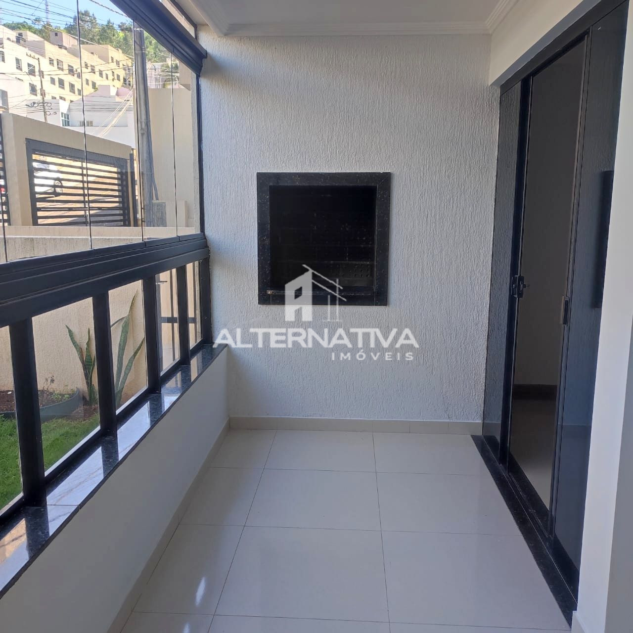 OPORTUNIDADE! APARTAMENTO TÉRREO COM SUÍTE E CHURRASQUEIRA