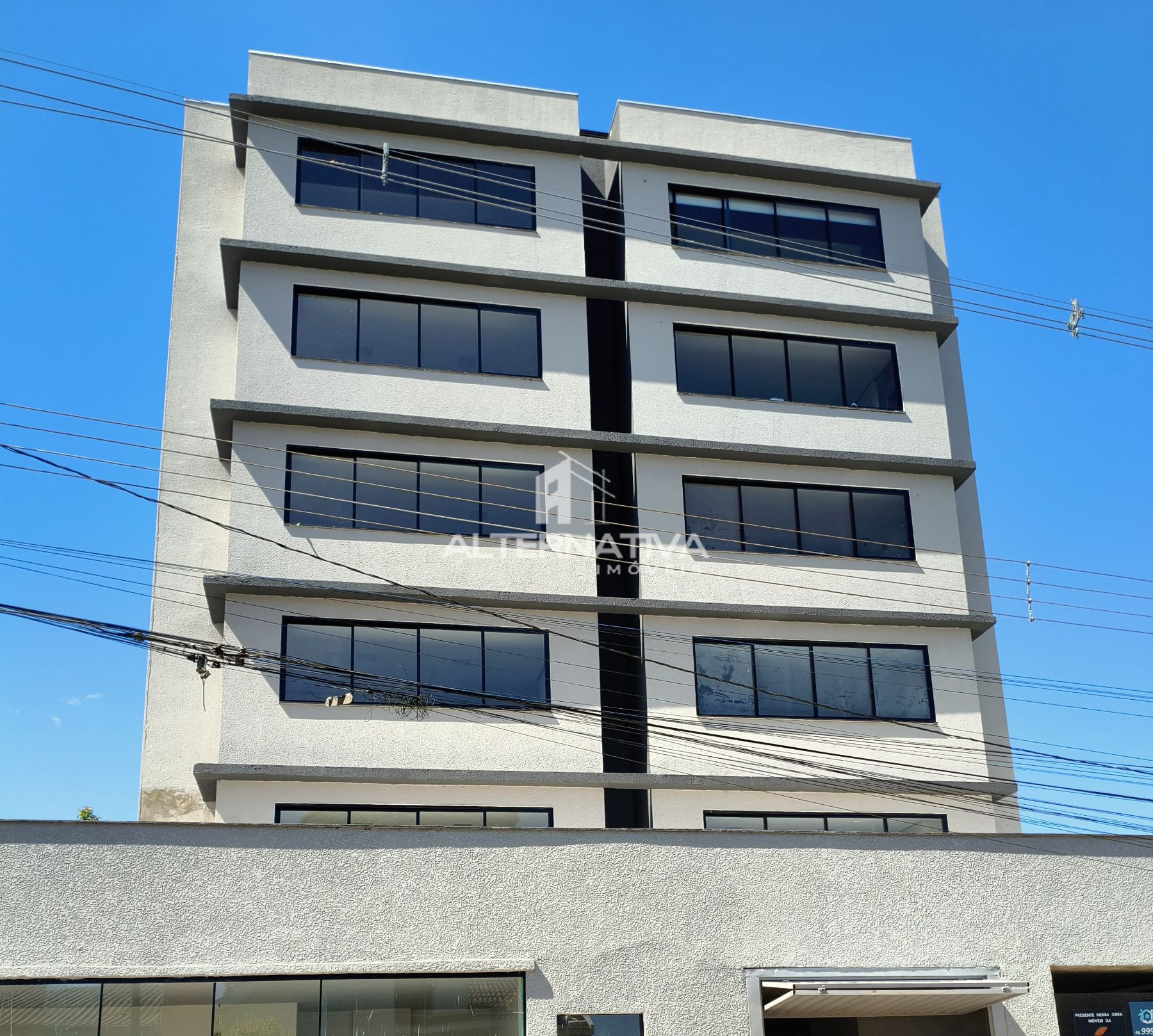 APARTAMENTO À VENDA NO EDIFÍCIO JEREMIAS II