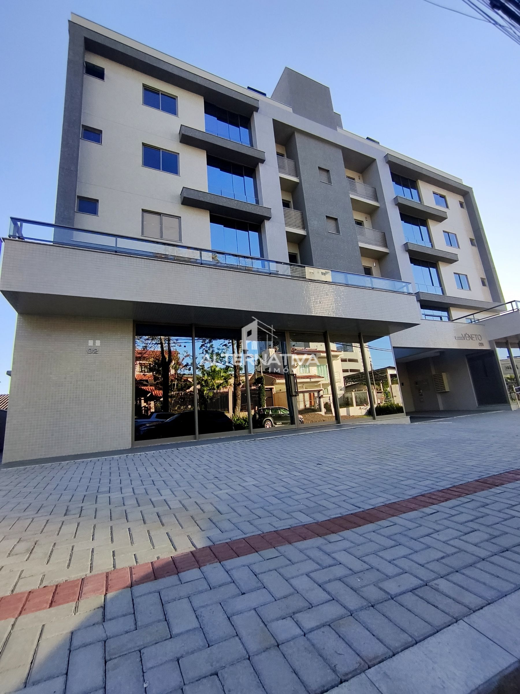 APARTAMENTO À VENDA NO EDIFÍCIO VENETO COM ELEVADOR  