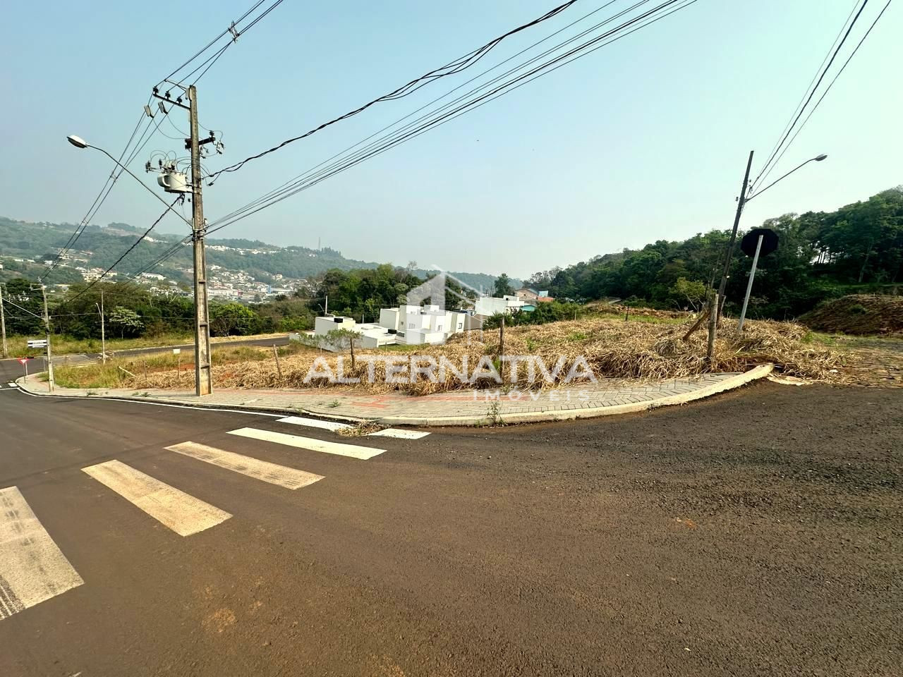TERRENO DE ESQUINA NO LOTEAMENTO PERIN 