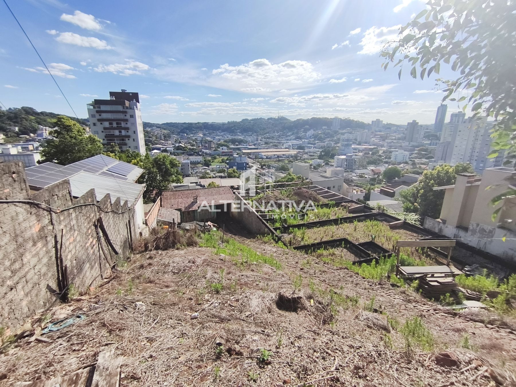 TERRENO NO BAIRRO INDUSTRIAL. 