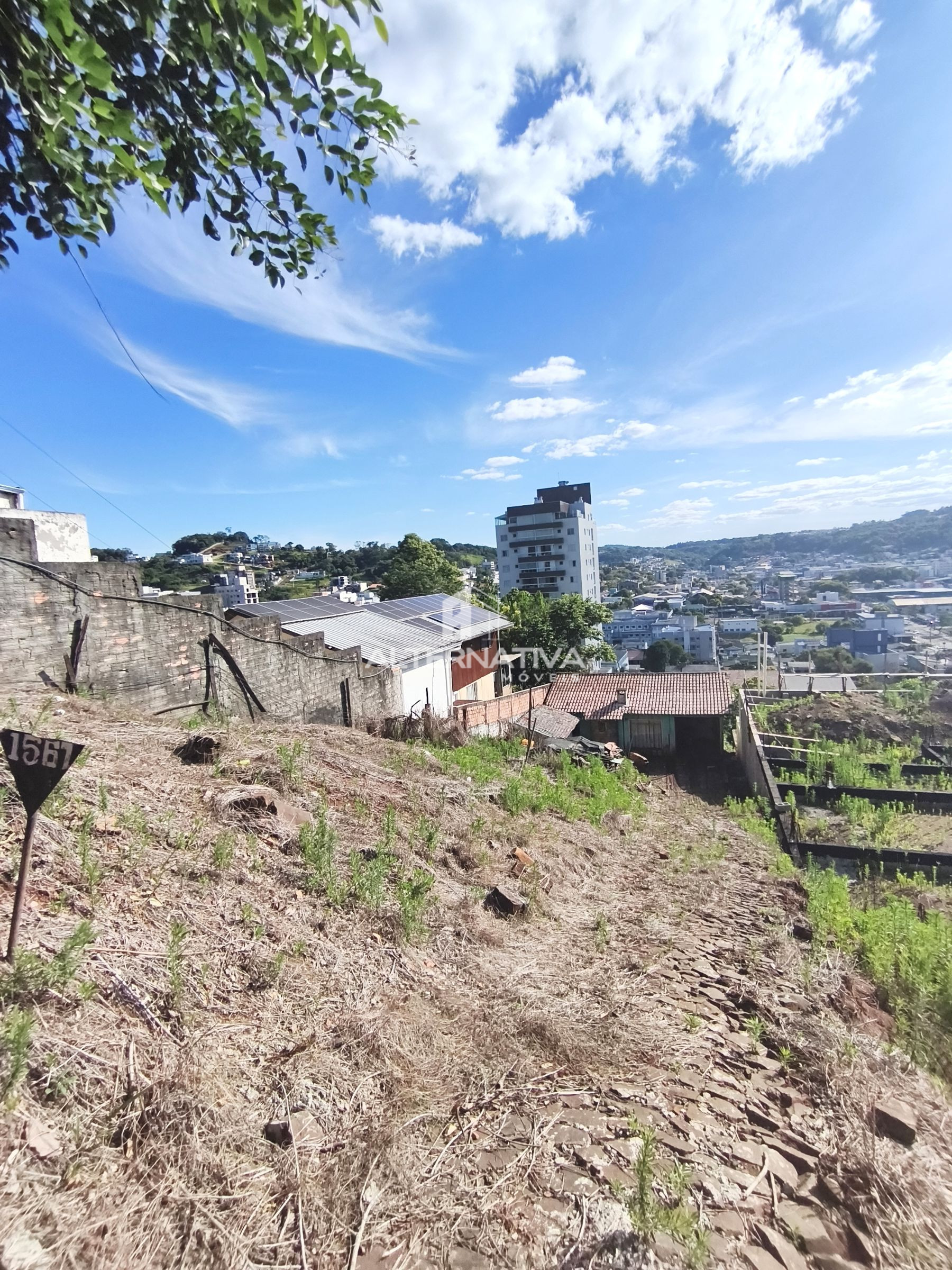 TERRENO NO BAIRRO INDUSTRIAL. 