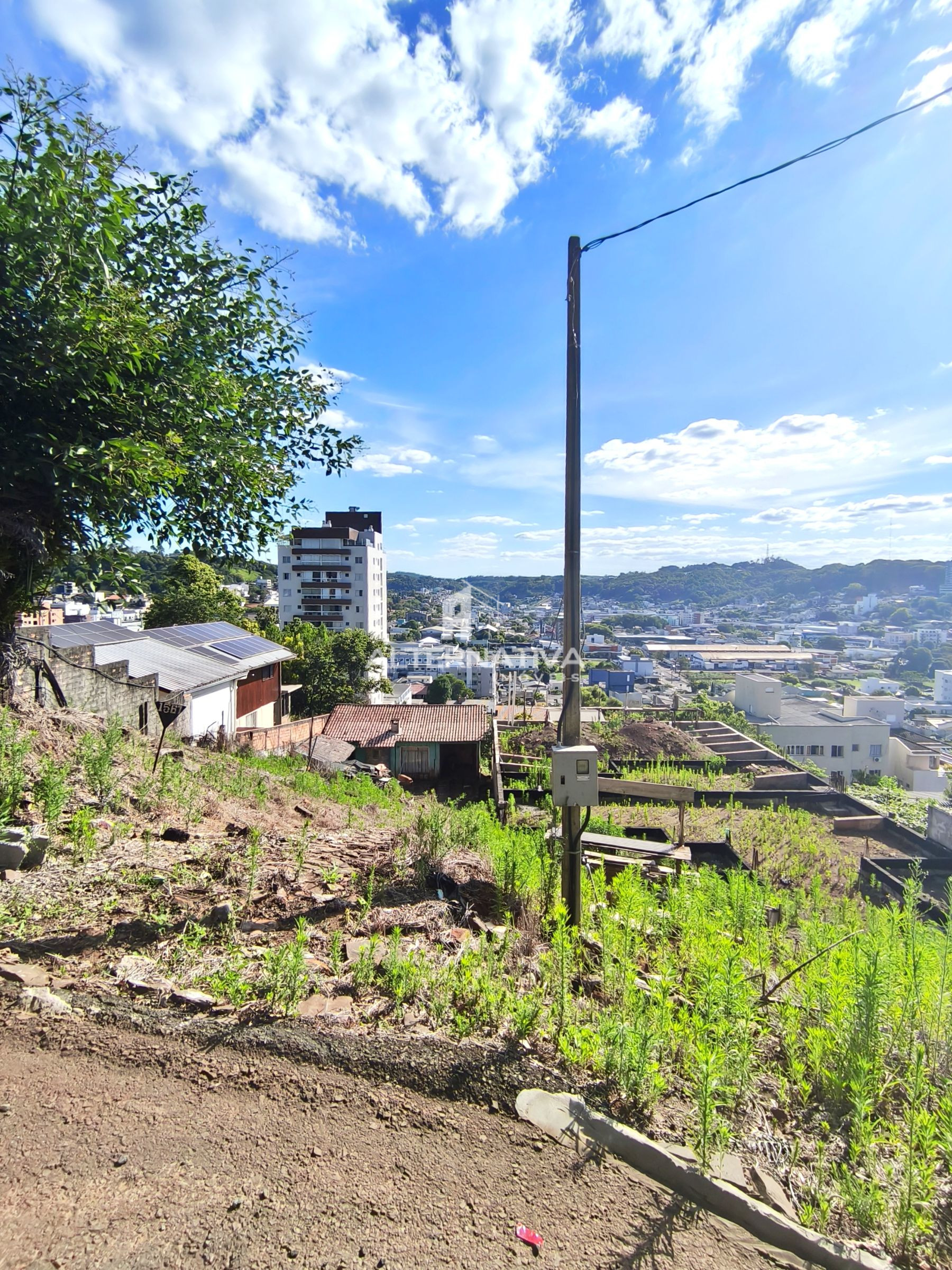 TERRENO NO BAIRRO INDUSTRIAL. 
