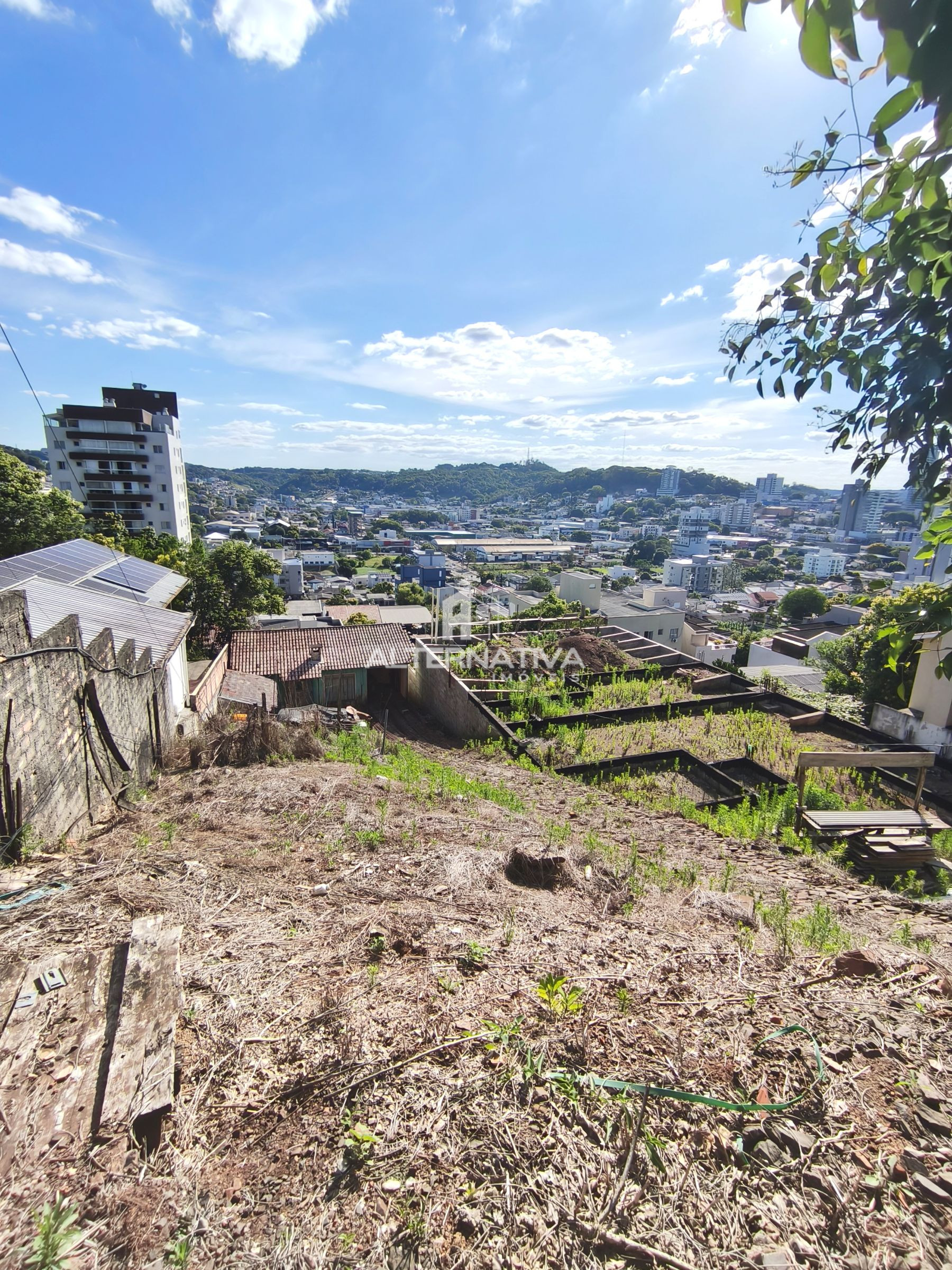 TERRENO NO BAIRRO INDUSTRIAL. 