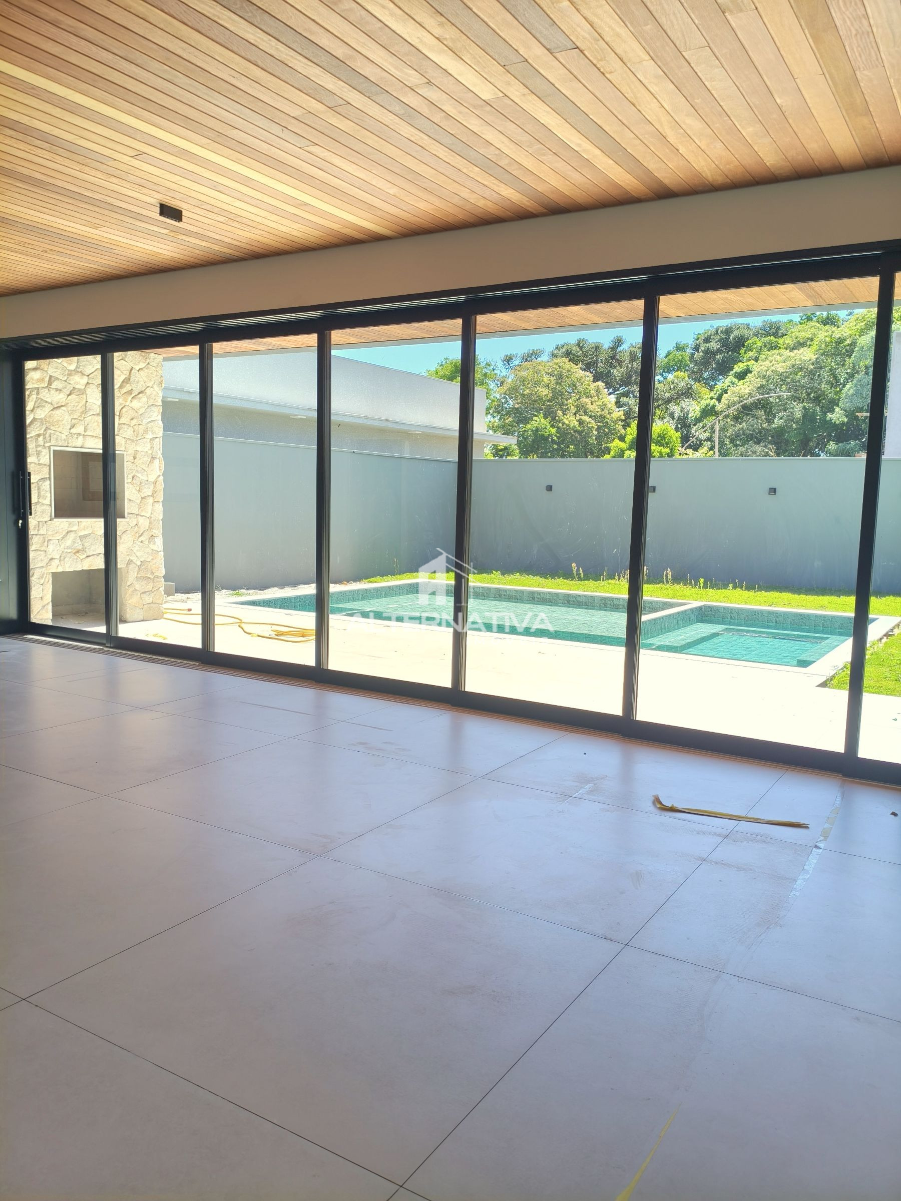 SOBRADO DE ALTO PADRÃO À VENDA