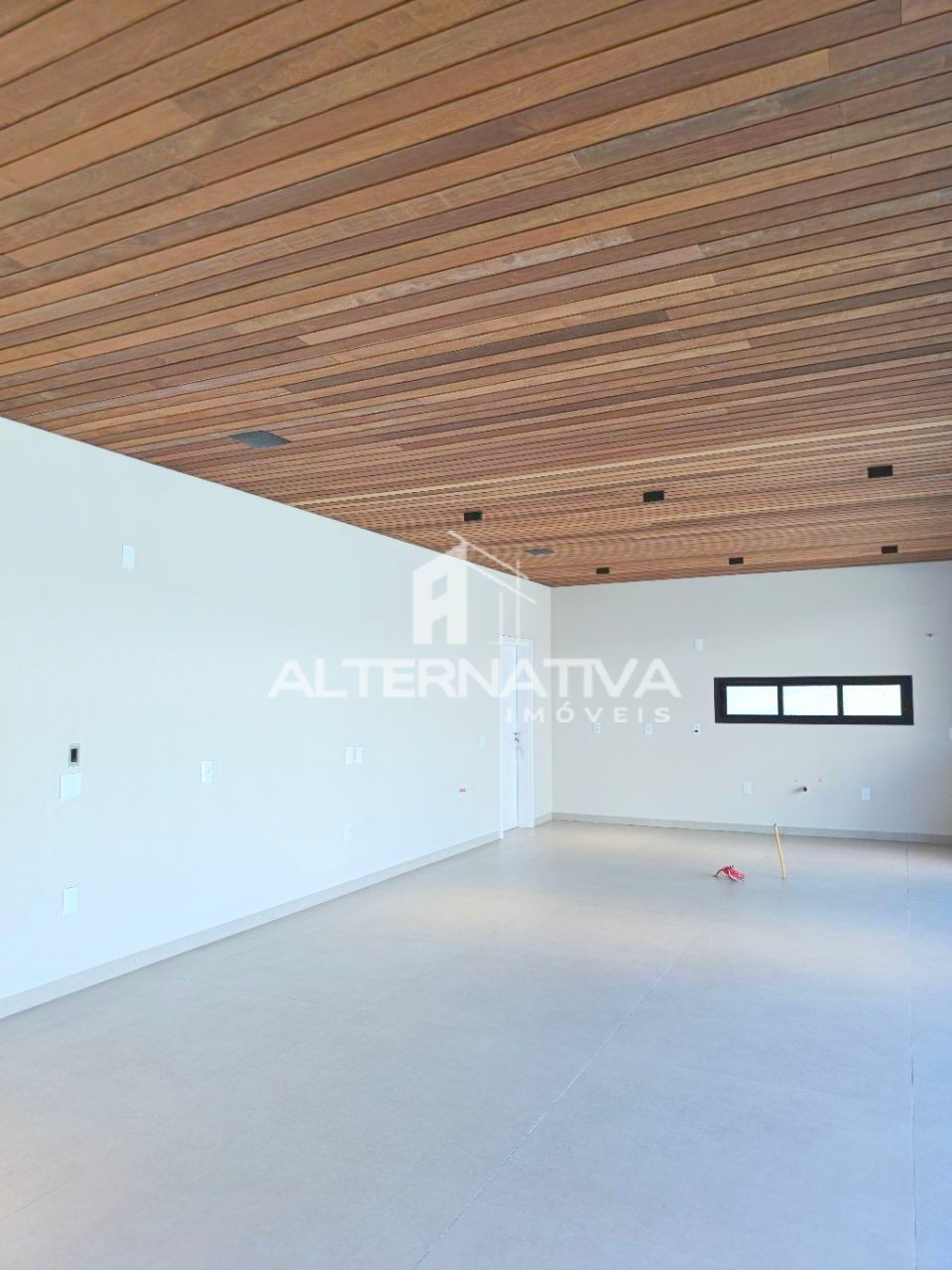 SOBRADO DE ALTO PADRÃO À VENDA