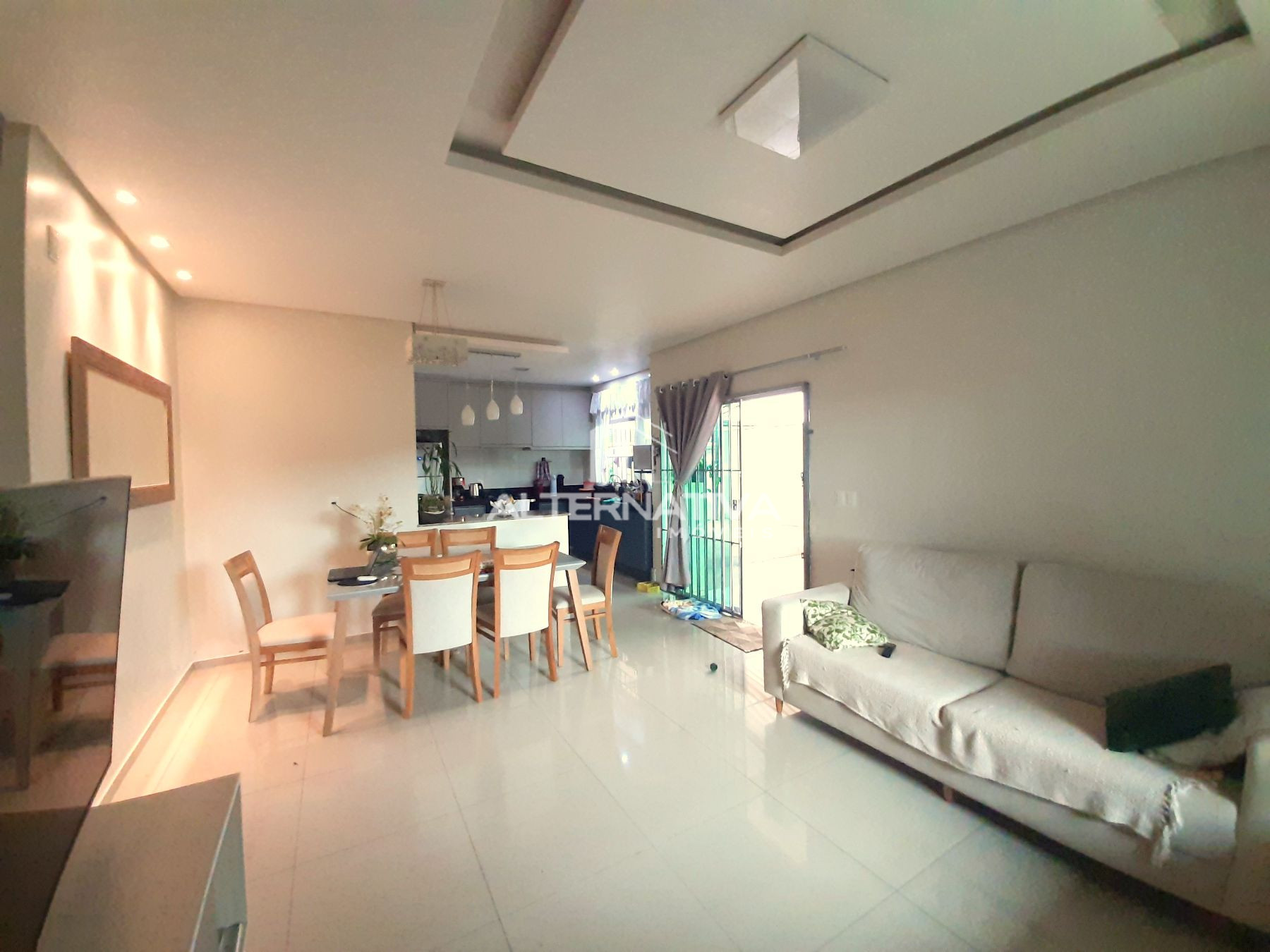 OPORTUNIDADE IMPERDÍVEL! CASA COM PISCINA 