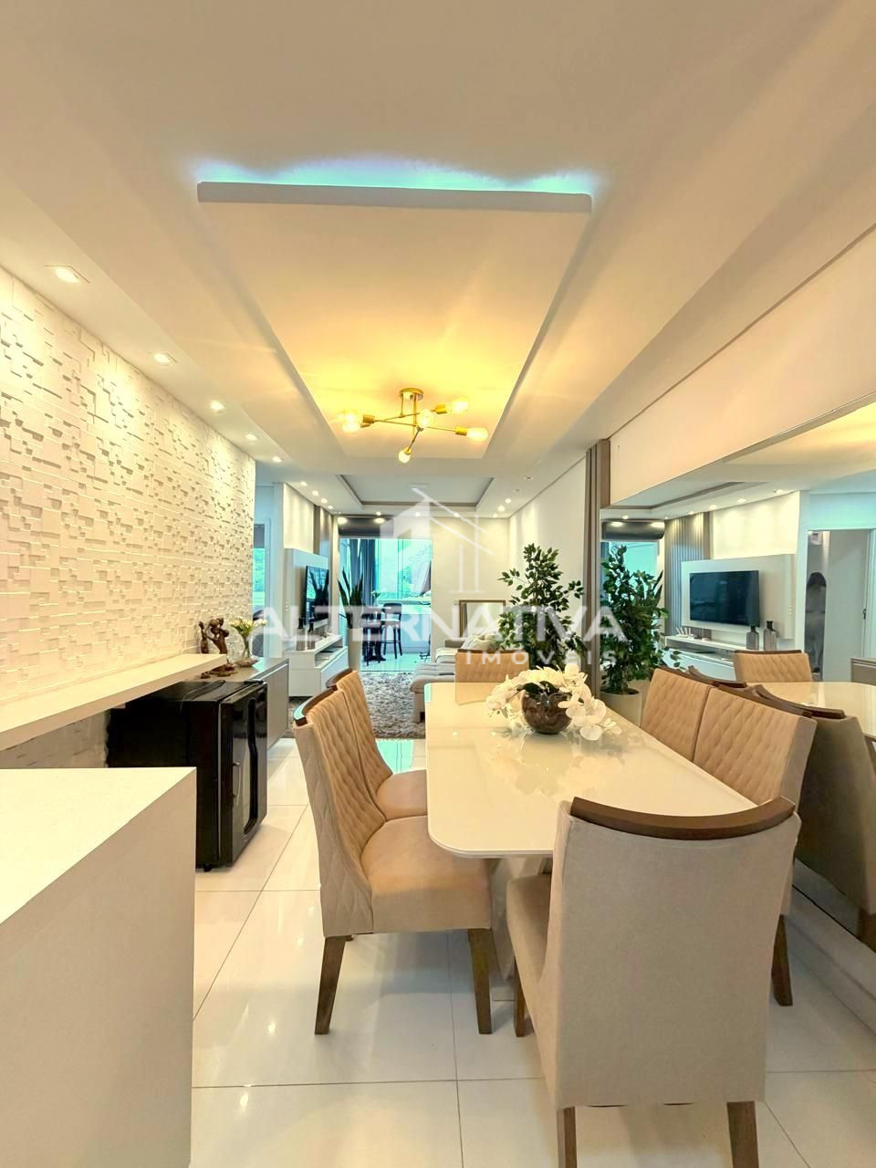 APARTAMENTO MOBILIADO À VENDA!