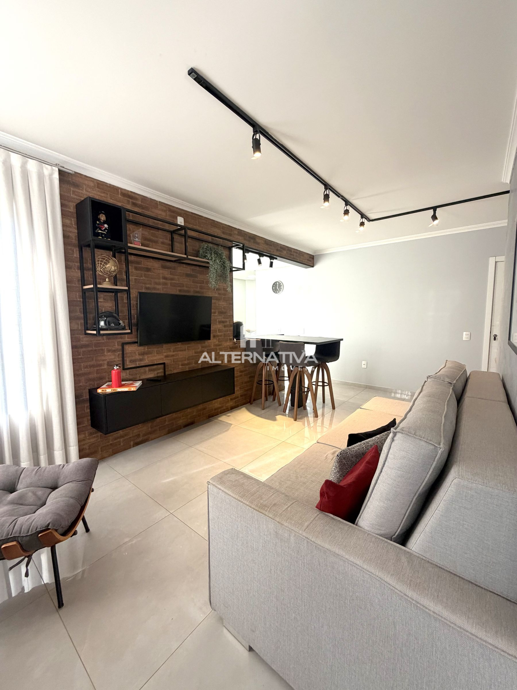 🏢APARTAMENTO SEMIMOBILIADO À VENDA 