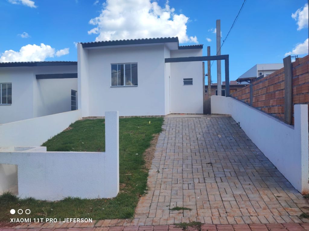 VENDE-SE CASA NO BAIRRO ALVORADA EM PATO BRANCO PR POR R$220.000,00!!! Metragem: