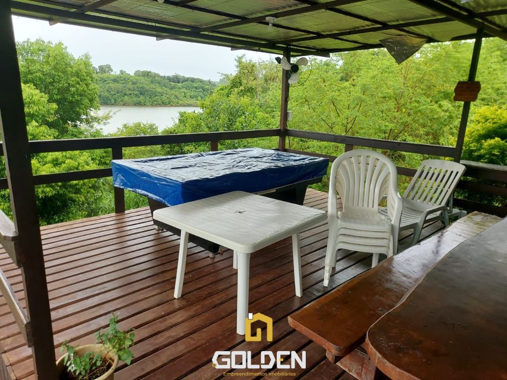 CASA COM PISCINA E FUNDOS PARA O LAGO EM NOVA PRATA
