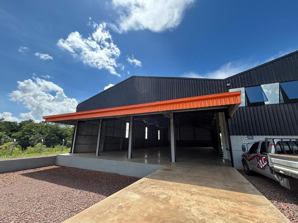 BARRACÃO COM 1500M2 DISPONIVEL PARA LOCAÇÃO