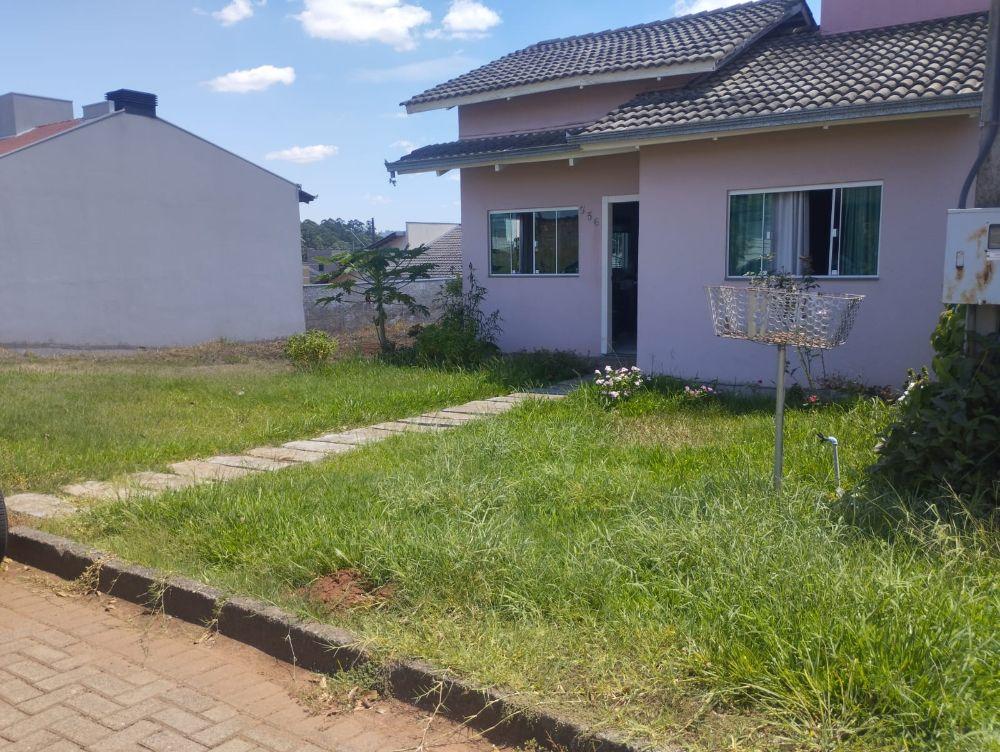 CASA COM AMPLO TERRENO NO BAIRRO SADIA