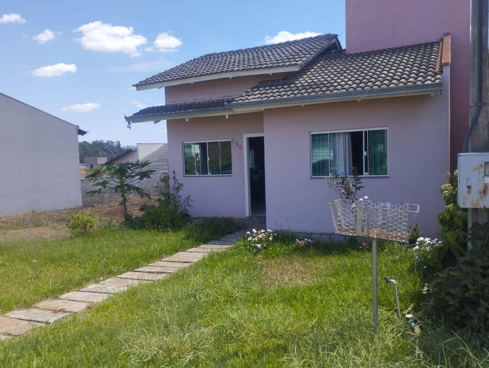 CASA COM AMPLO TERRENO NO BAIRRO SADIA