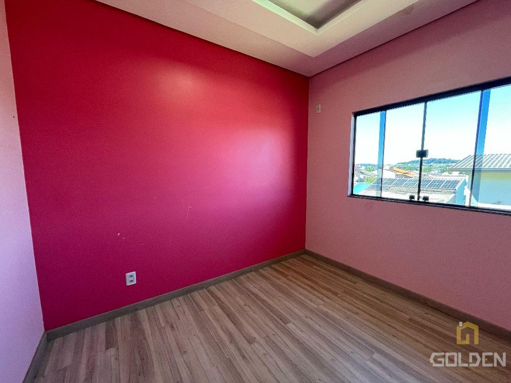 CASA COM TERRENO AMPLO NO BAIRRO SADIA