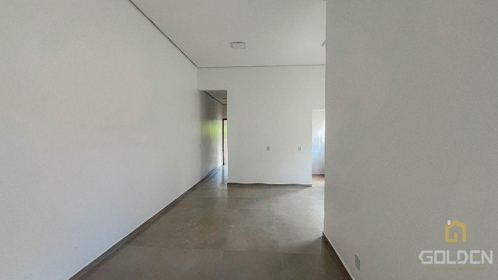 CASA NO LOT. CESARI COM ÓTIMO CUSTO BENEFICIO E ESPAÇO!