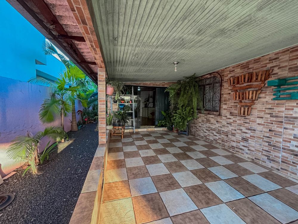 Casa Espaçosa, Lote Grande e Varios Ambientes - Marmeleiro