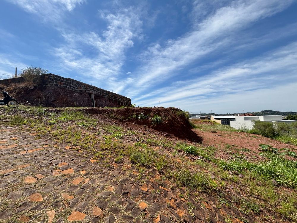 TERRENO COM LINDA VISTA NO LOT ALTO DA CONQUISTA