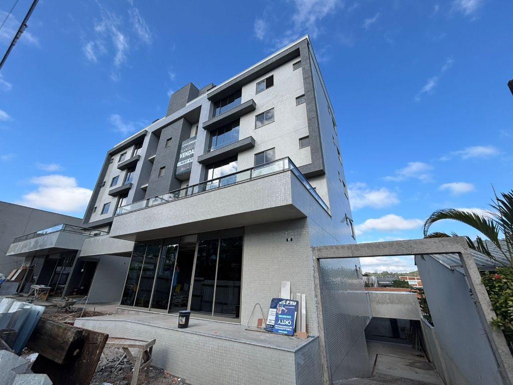 APARTAMENTO COM TERRAÇO NO ED. VENETO