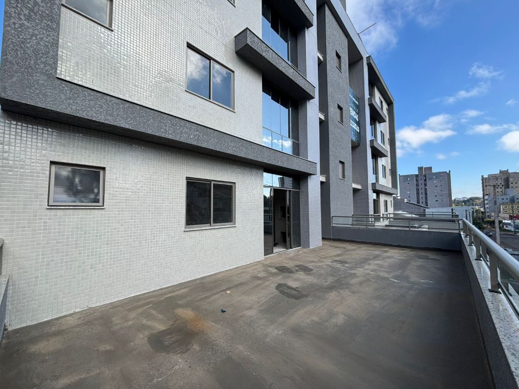 APARTAMENTO COM TERRAÇO NO ED. VENETO