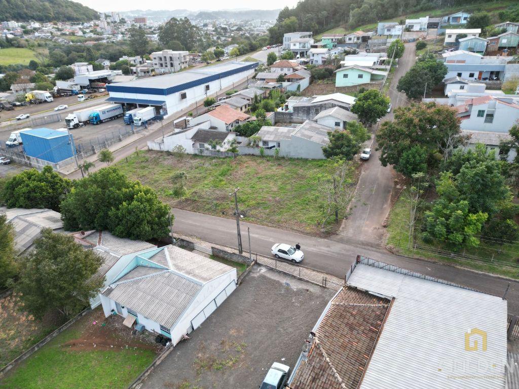 TERRENO PLAINO COM ÓTIMA LOCALIZAÇÃO