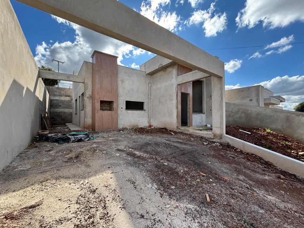 CASA EM CONSTRUÇÃO EM FRENTE A NOVA RODOVIÁRIA