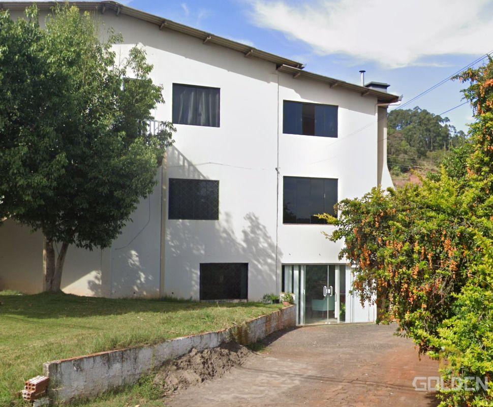 SOBRADO NO BAIRRO PINHEIRINHO
