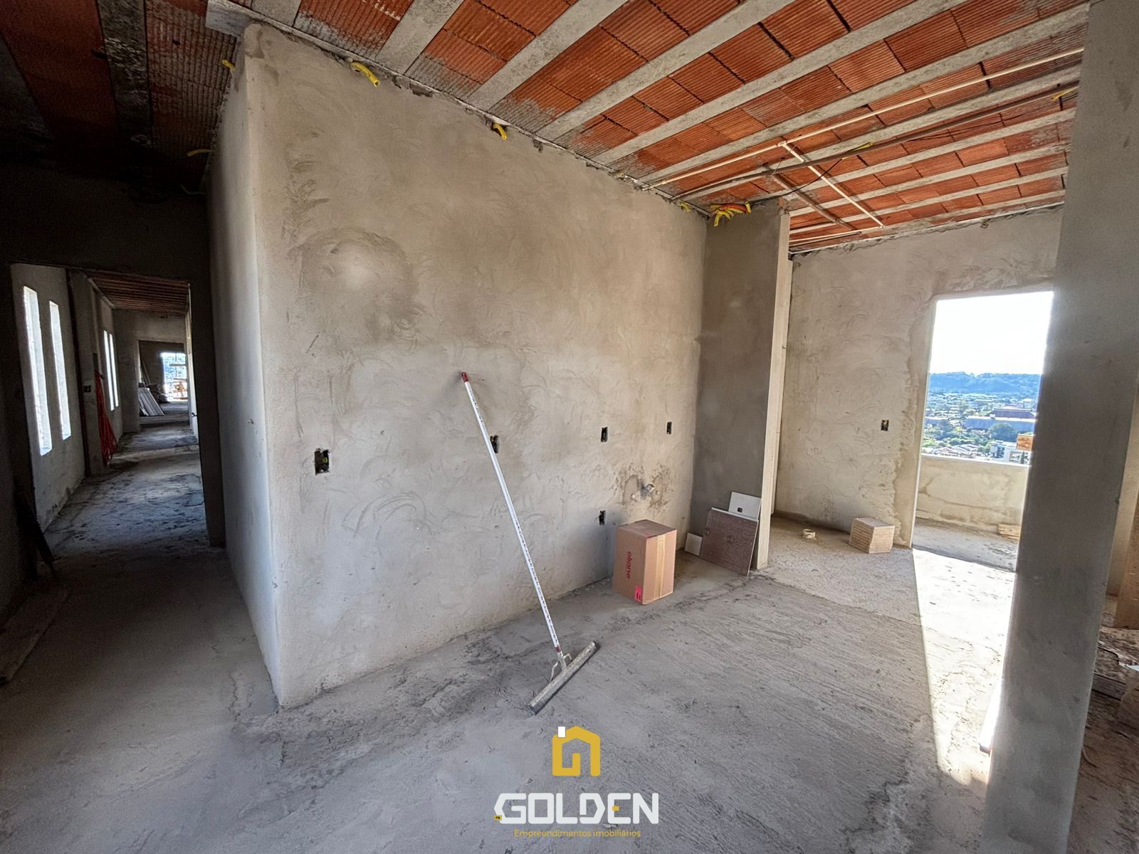 APARTAMENTOS COM 01 SUÍTE+2 QUARTOS NOVOS