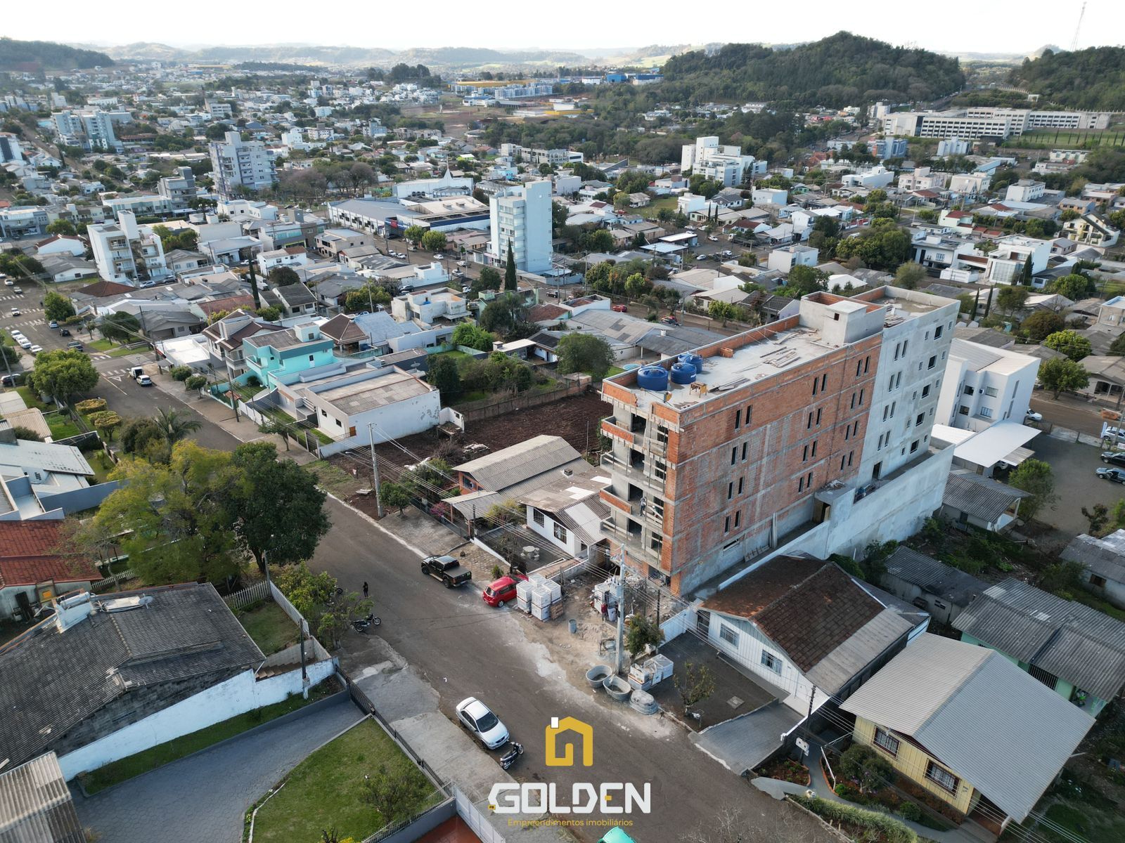 APARTAMENTOS COM 01 SUÍTE+2 QUARTOS NOVOS