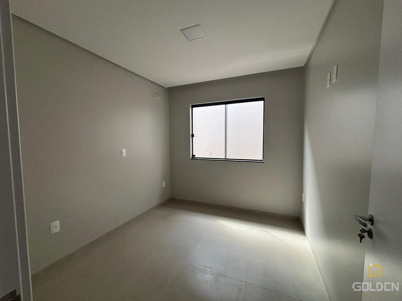 CASA COM ÓTIMO PROJETO NO LOT. TULIMAR