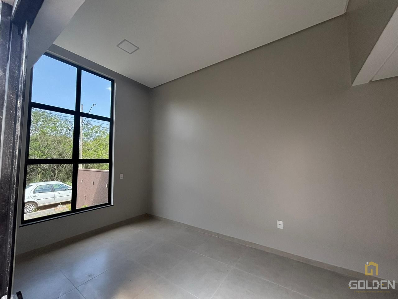 CASA COM ÓTIMO PROJETO NO LOT. TULIMAR