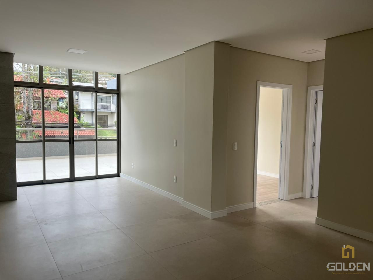 APARTAMENTO COM TERRAÇO NO ED. VENETO
