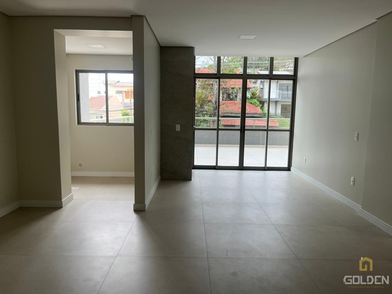 APARTAMENTO COM TERRAÇO NO ED. VENETO