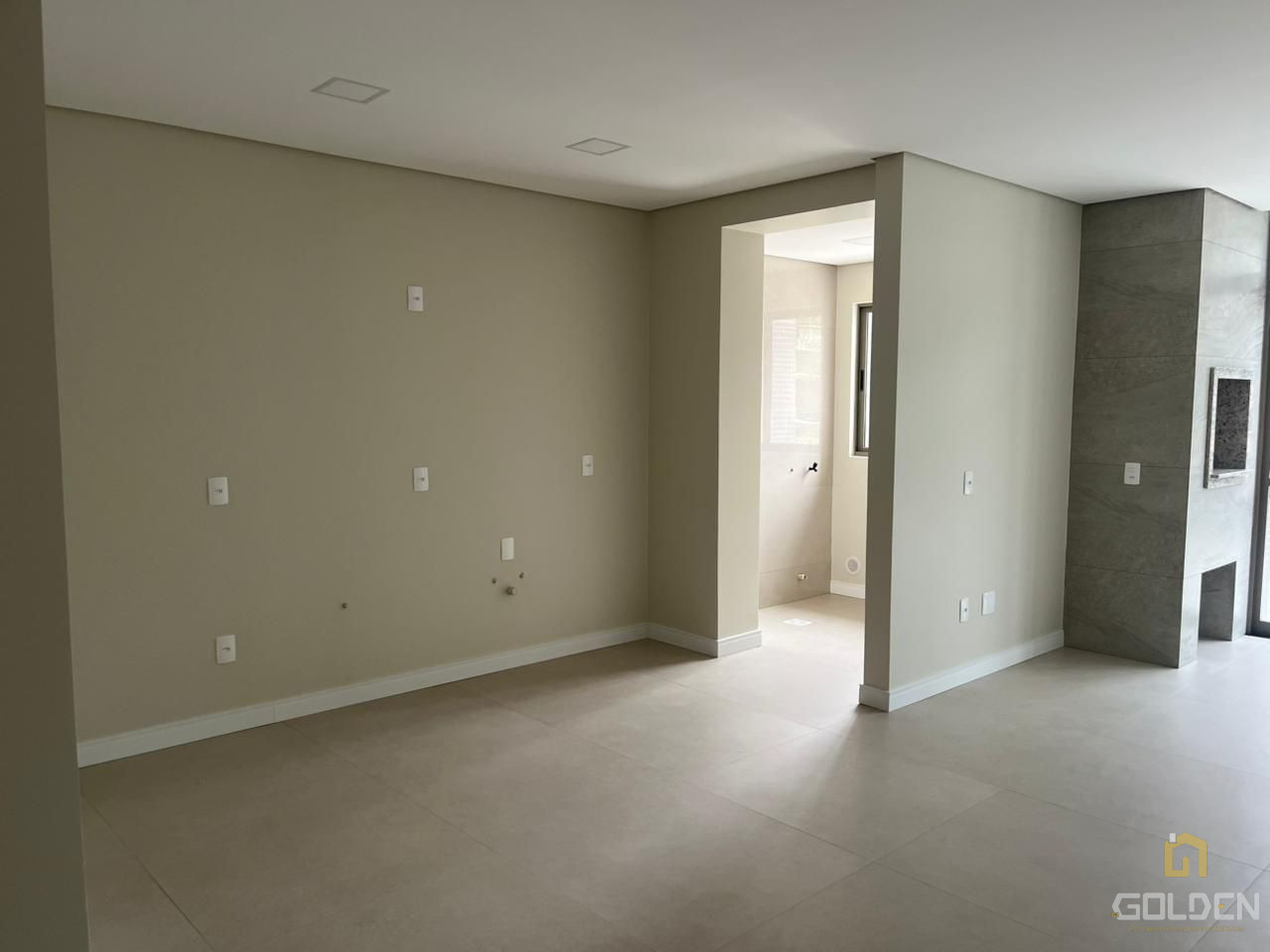 APARTAMENTO COM TERRAÇO NO ED. VENETO