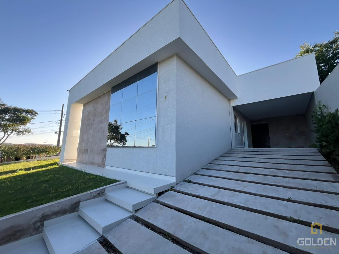 Casa de esquina no Bairro Cristo rei - Sobra de terreno