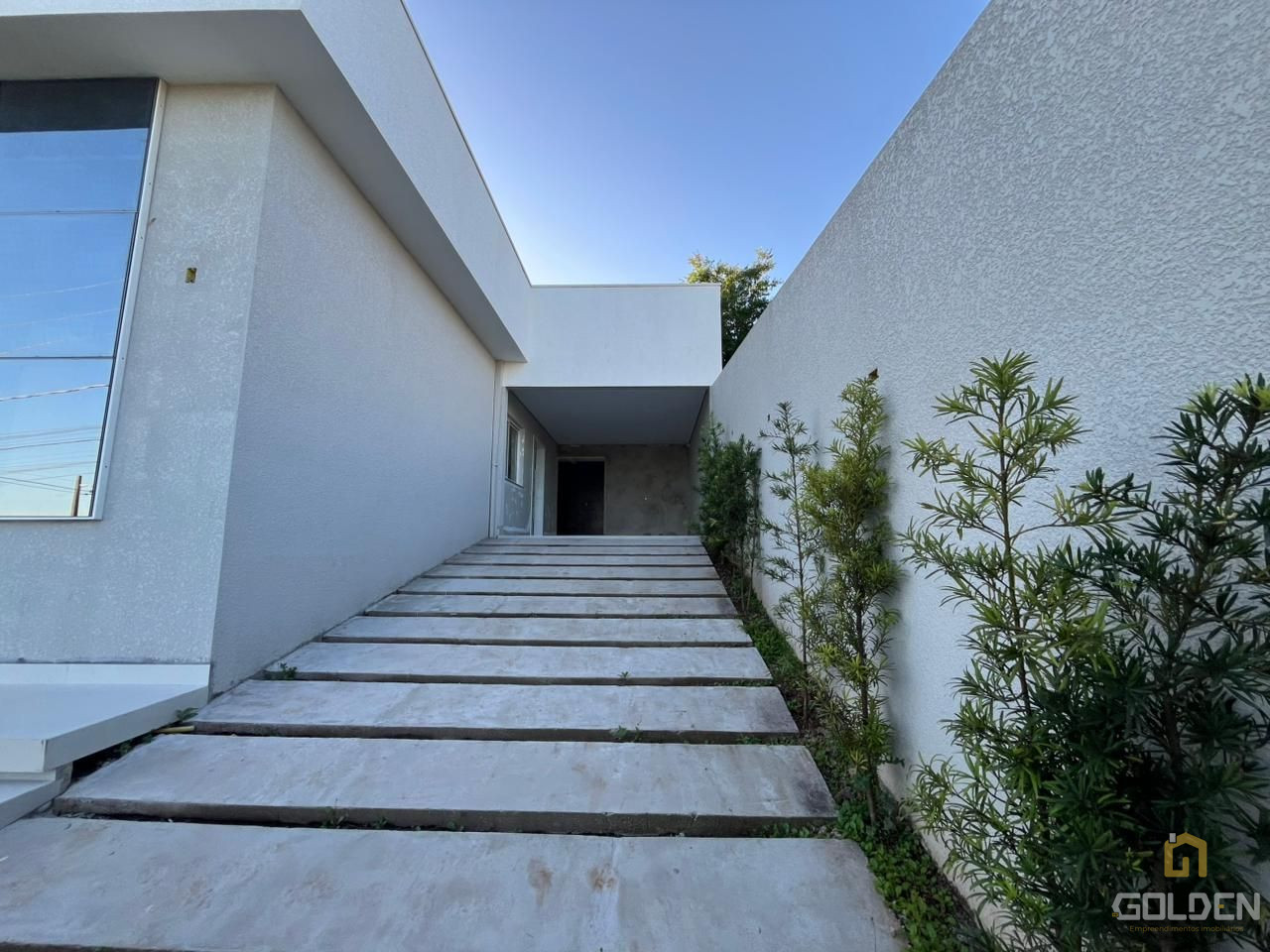 Casa de esquina no Bairro Cristo rei - Sobra de terreno