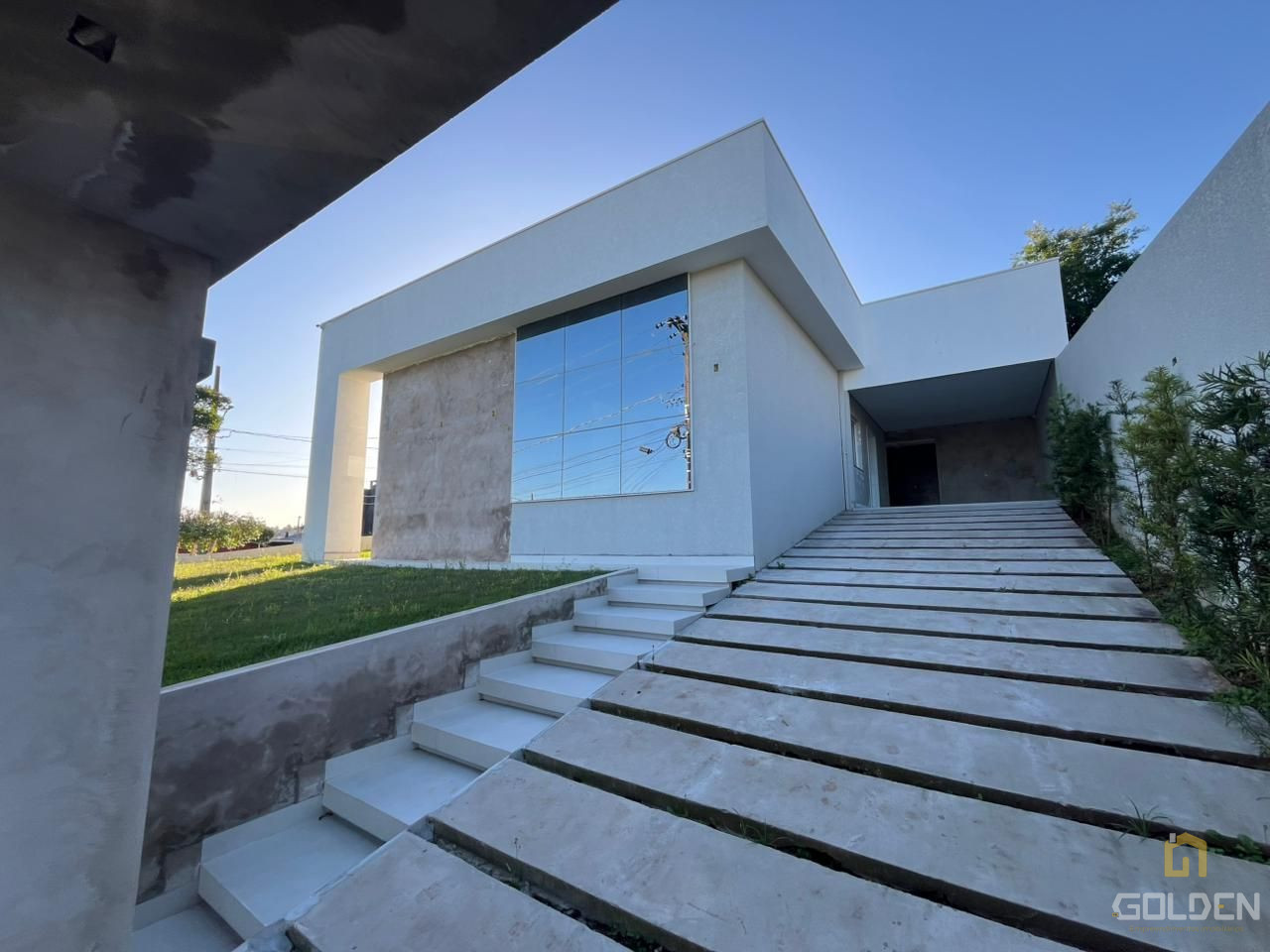Casa de esquina no Bairro Cristo rei - Sobra de terreno