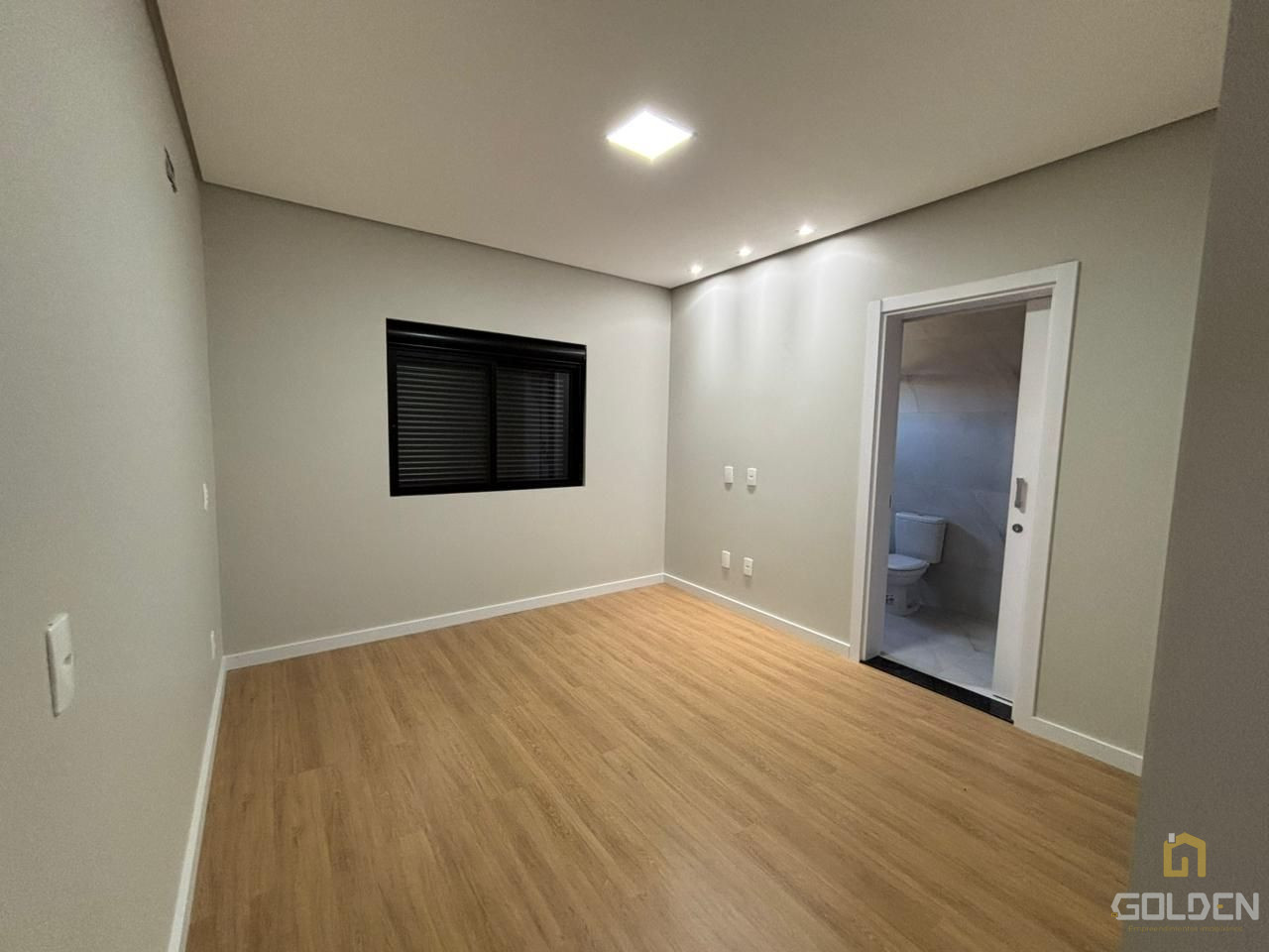 APARTAMENTO COM SUÍTE +01 NO BAIRRO VILA NOVA