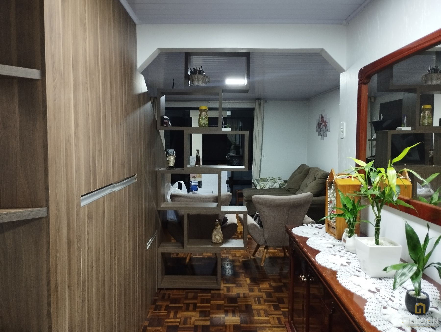 SOBRADO COM ÓTIMA LOCALIZAÇÃO 