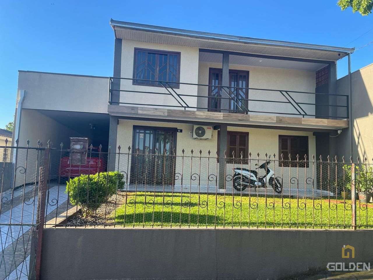 SOBRADO COM ÓTIMA LOCALIZAÇÃO 