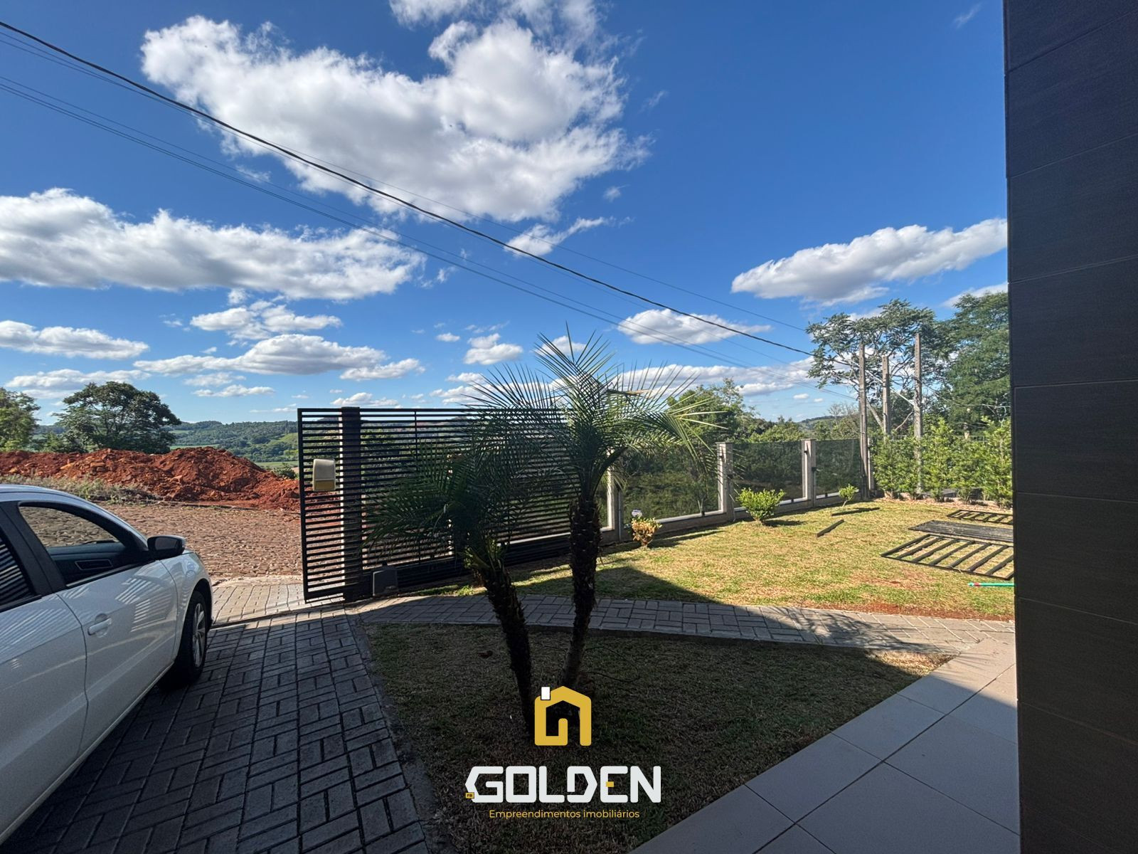 CASA SEMI MOBILIADA NO BAIRRO AEROPORTO