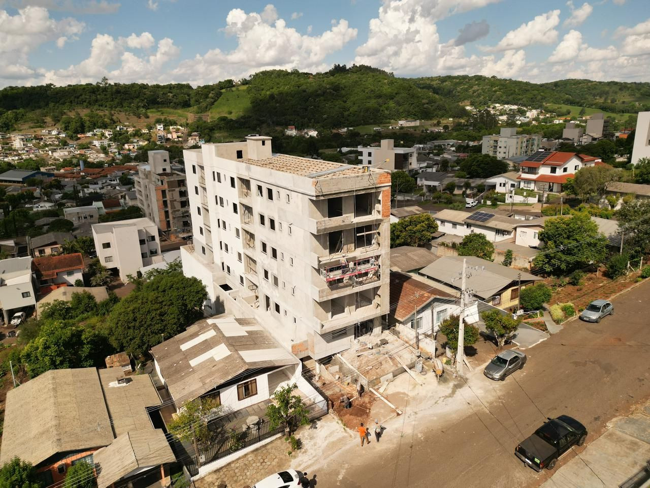 APARTAMENTOS COM 01 SUÍTE+2 QUARTOS NOVOS