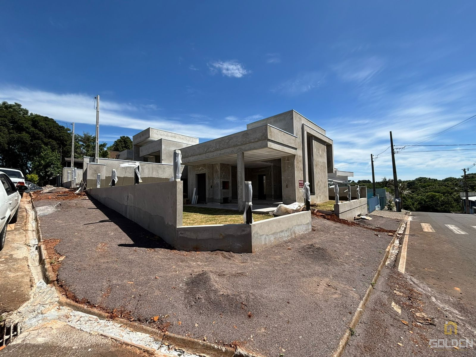 CASA DE ESQUINA COM 03 QUARTOS PARA VENDA