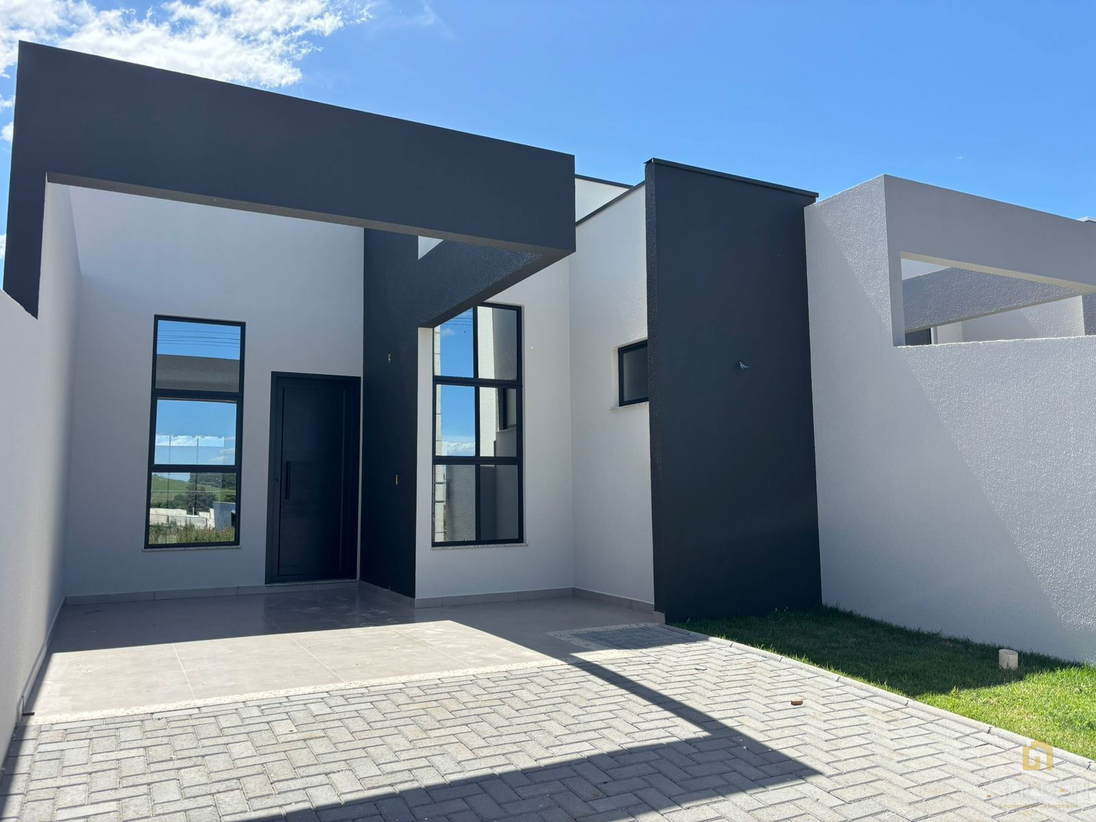 CASA NOVA COM ÓTIMO PROJETO NO LOT. CESARI