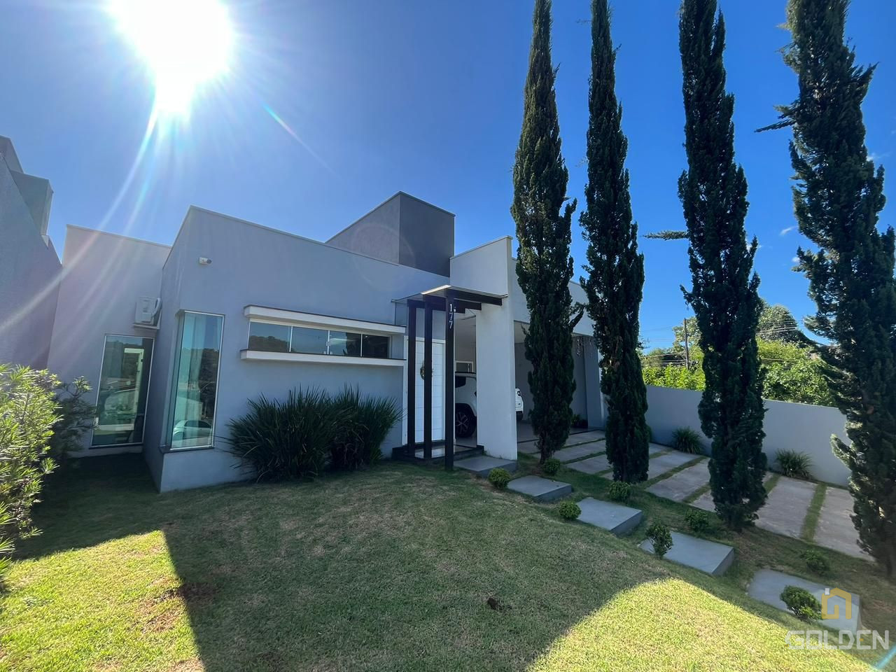 Casa inteligente e moderna disponível para venda!