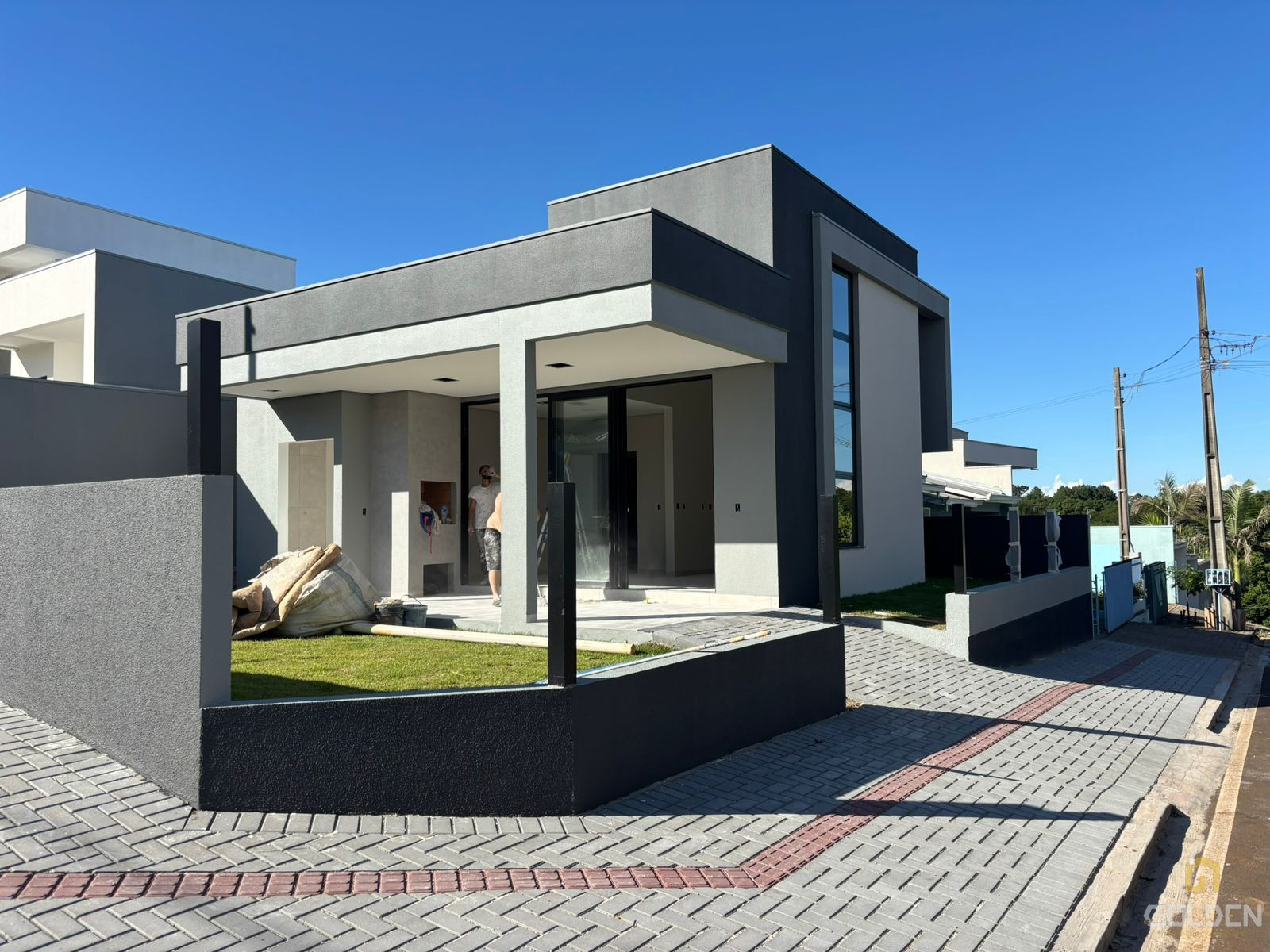 CASA DE ESQUINA COM 03 QUARTOS PARA VENDA