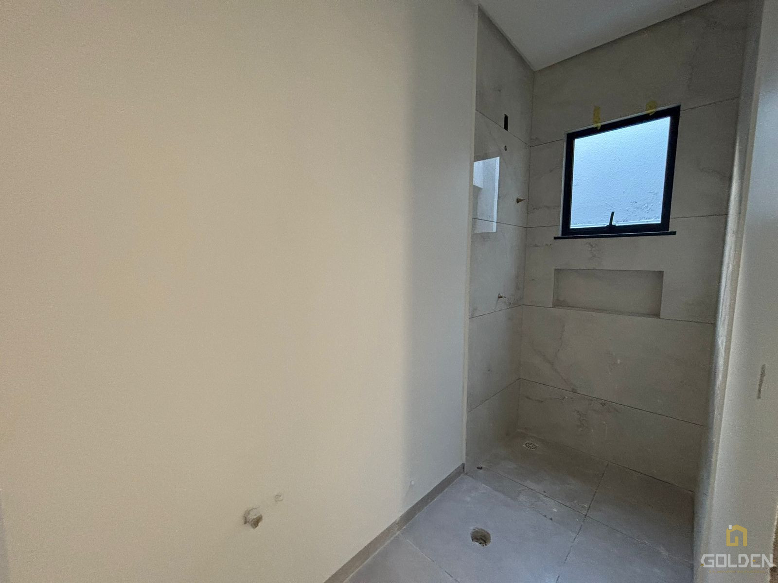 CASA DE ESQUINA COM 03 QUARTOS PARA VENDA