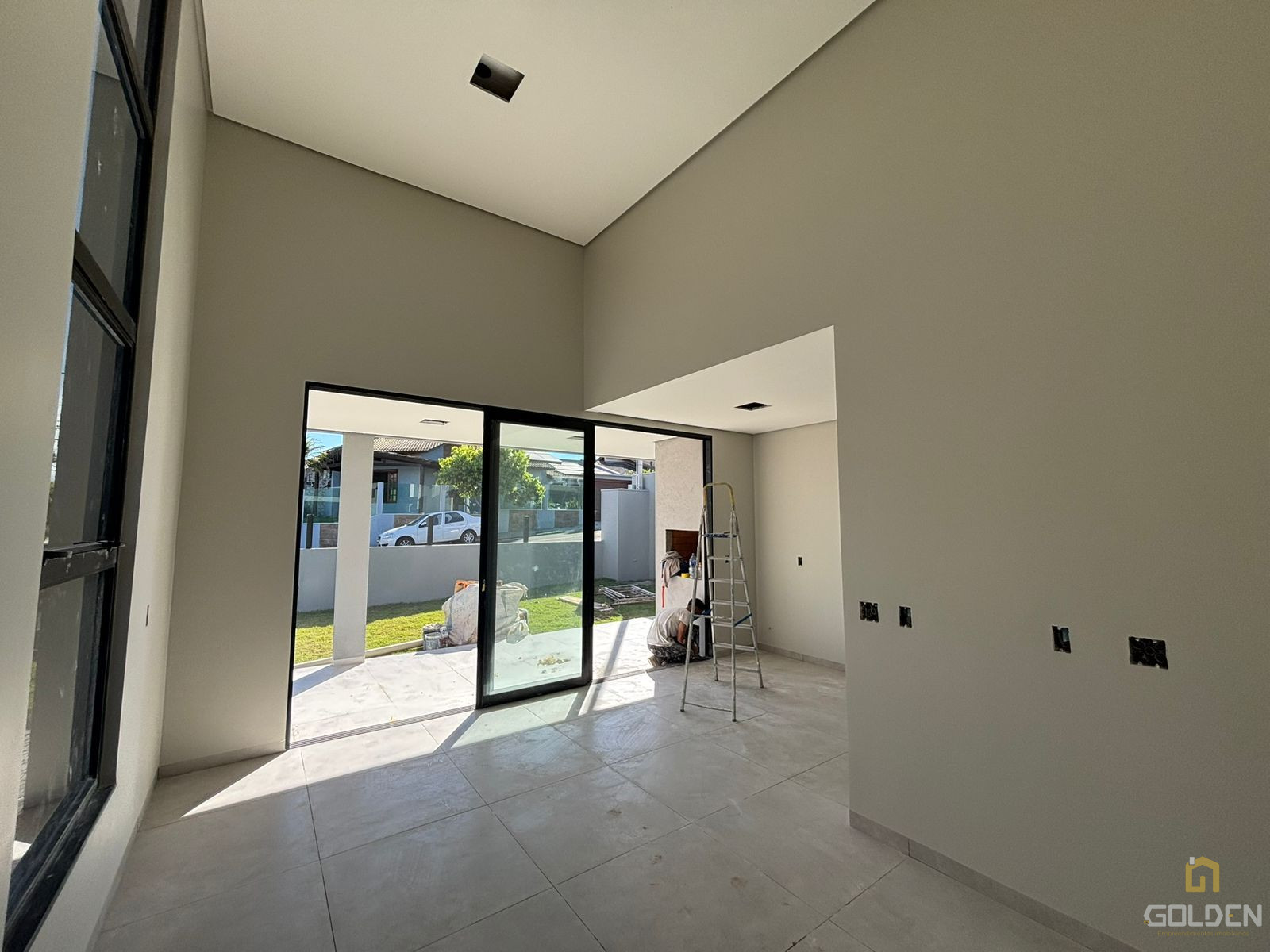 CASA DE ESQUINA COM 03 QUARTOS PARA VENDA